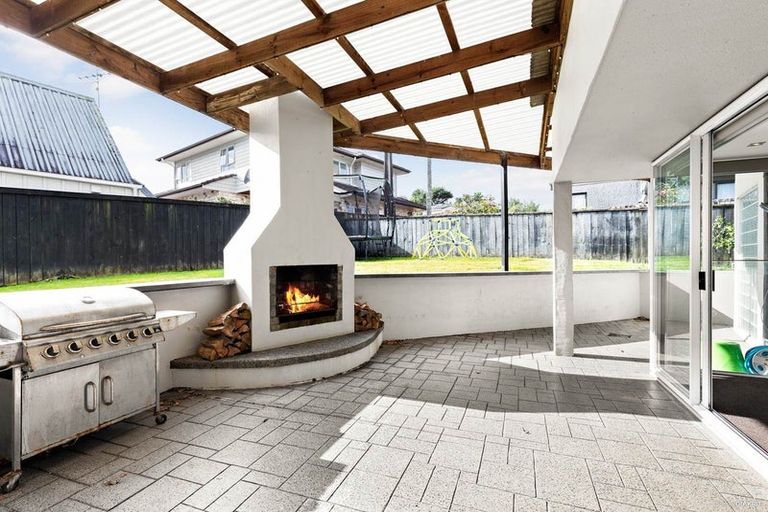 Photo of property in 8a Oteha Valley Road, Northcross, Auckland, 0632