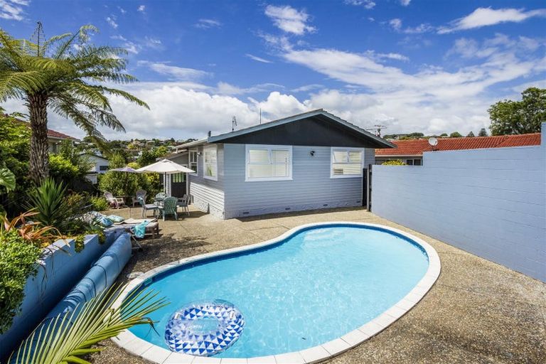 Photo of property in 41 Compton Street, Hillcrest, Auckland, 0627
