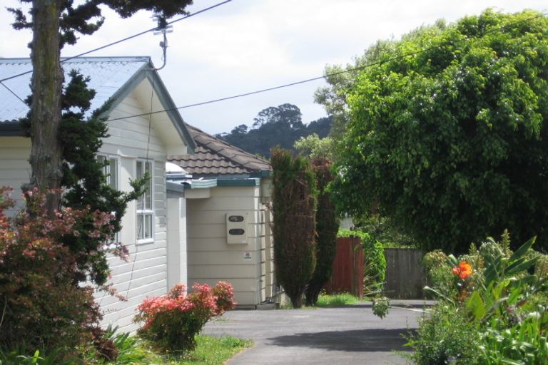 Photo of property in 3/27 Sunnyhaven Avenue, Beach Haven, Auckland, 0626