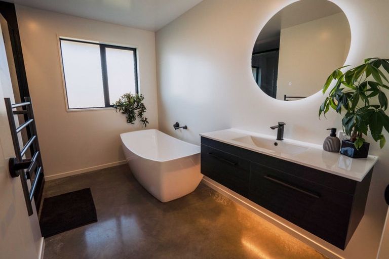 Photo of property in 5 Tahi Street, Albert Town, Wanaka, 9305