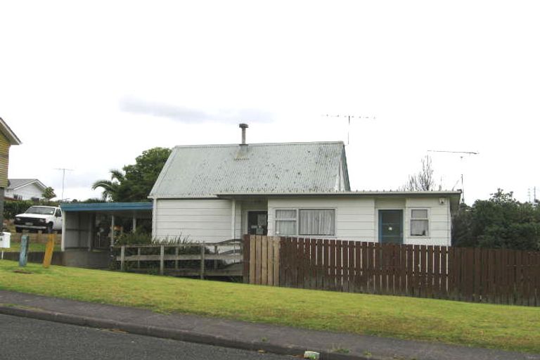 Photo of property in 19 Tawavale Crescent, Totara Vale, Auckland, 0629