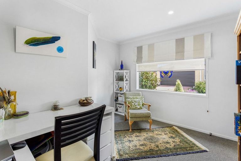 Photo of property in 10 Waitaha Close, Orewa, 0931