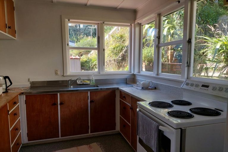 Photo of property in 37 Bedford Street, Northland, Wellington, 6012