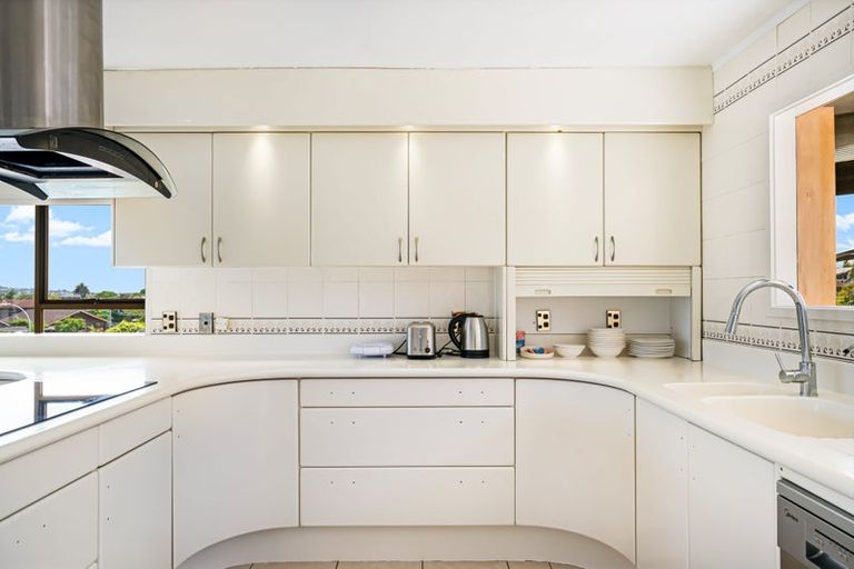 Photo of property in 140 Fisher Parade, Farm Cove, Auckland, 2012