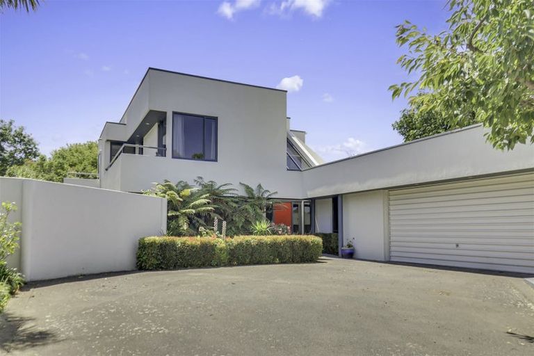 Photo of property in 9 Brockhall Lane, Avonhead, Christchurch, 8042