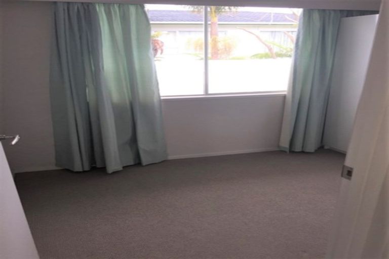 Photo of property in 1/200 Chivalry Road, Glenfield, Auckland, 0629