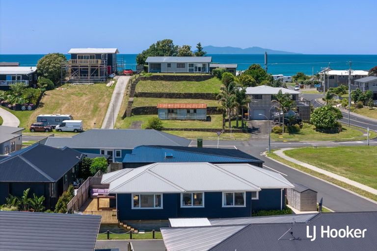 Photo of property in 8 Sandy Place, Waihi Beach, 3611