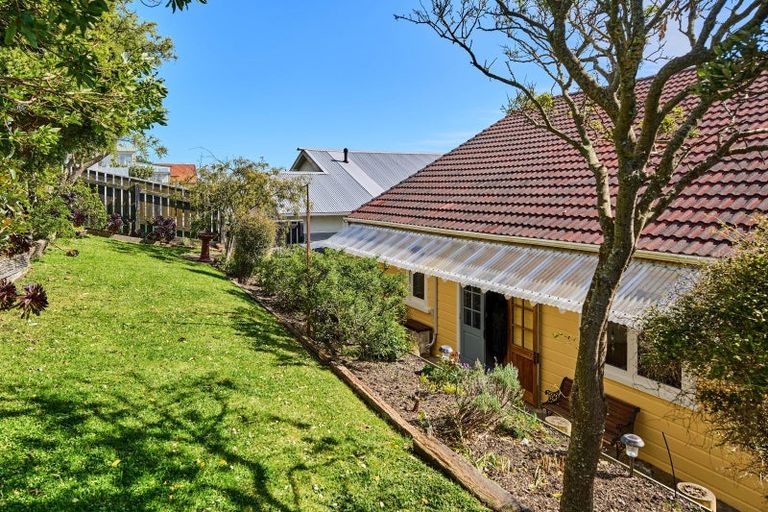 Photo of property in 133 Melbourne Road, Island Bay, Wellington, 6023