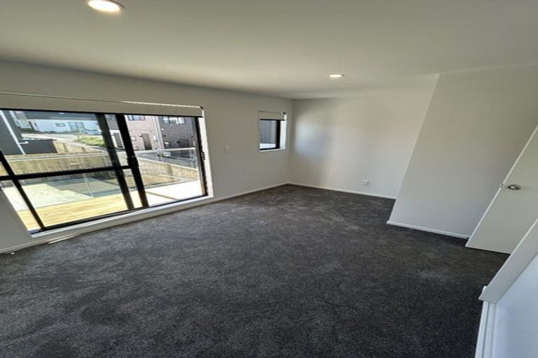 Photo of property in 4d Hepburn Road, Glendene, Auckland, 0602