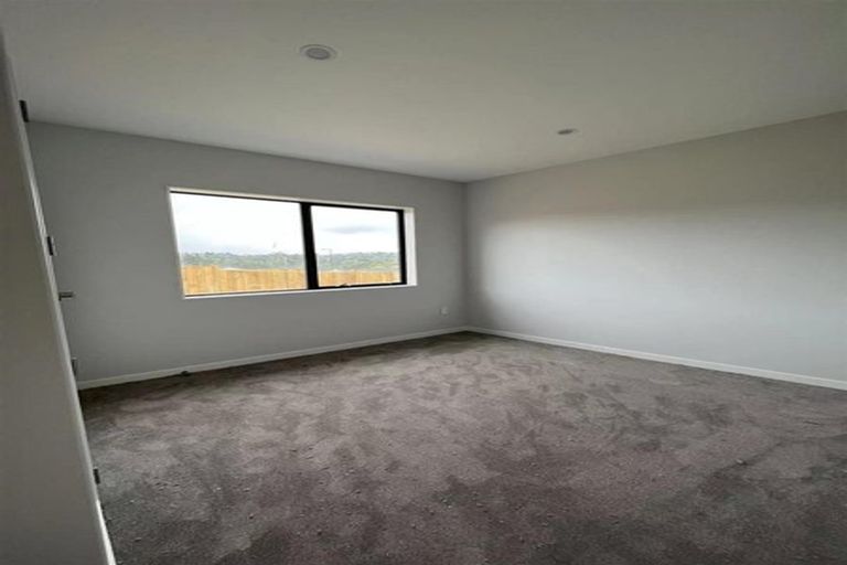 Photo of property in 16 Lumber Rise, Swanson, Auckland, 0614