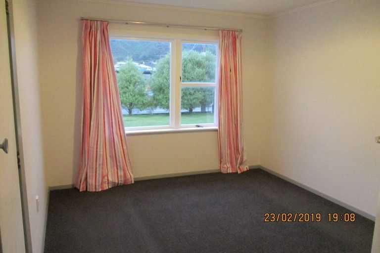 Photo of property in 5 Ruthven Road, Wainuiomata, Lower Hutt, 5014