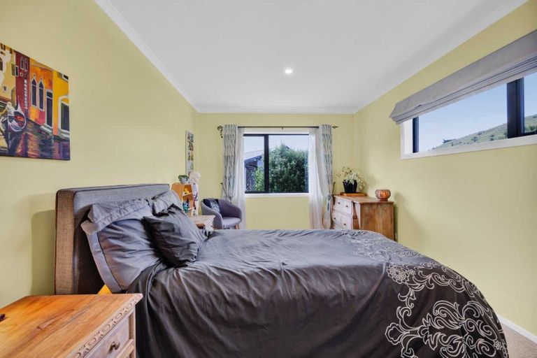 Photo of property in 2 Te Ara Karoiroa Road, Hurford, New Plymouth, 4374