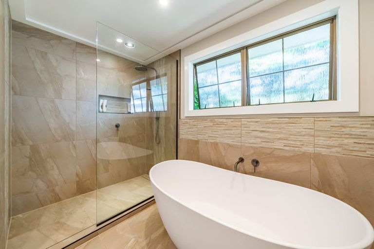 Photo of property in 43c Dowling Grove, Silverstream, Upper Hutt, 5019