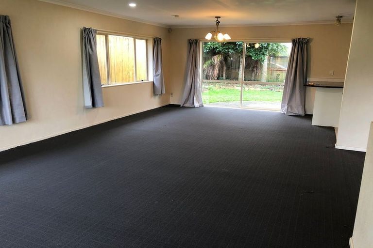 Photo of property in 26 Craigavon Drive, East Tamaki, Auckland, 2013