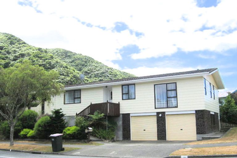 Photo of property in 2 Utah Grove, Totara Park, Upper Hutt, 5018