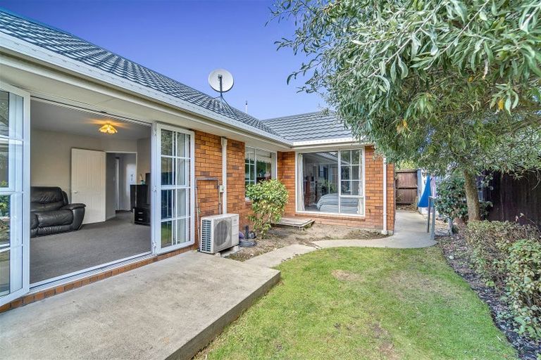 Photo of property in 2/141 Withells Road, Avonhead, Christchurch, 8042