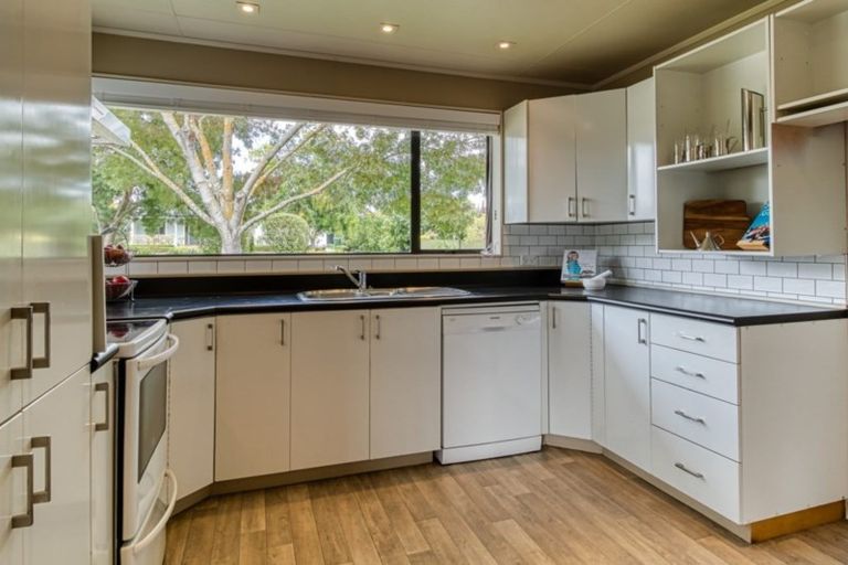 Photo of property in 1 Kaweka Place, Havelock North, 4130