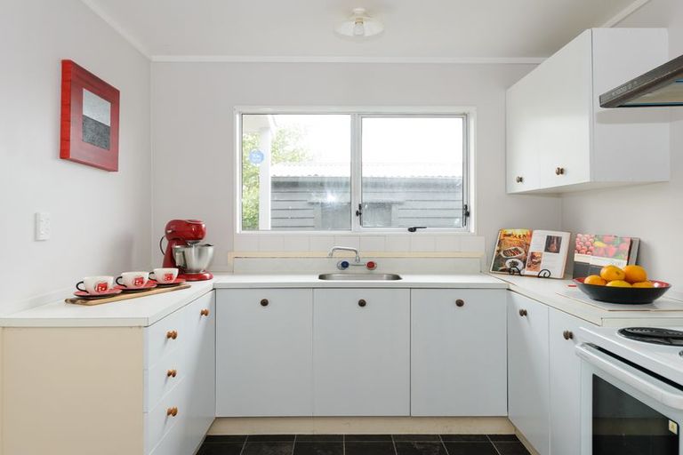 Photo of property in 29 Acacia Street, Kelvin Grove, Palmerston North, 4414