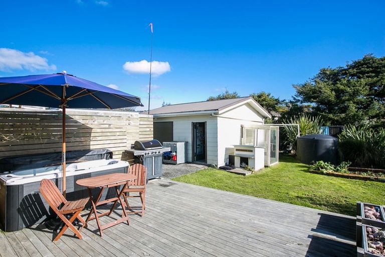 Photo of property in 18 Palmer Place, Taieri Beach, Brighton, 9091