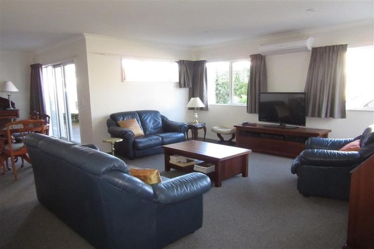 Photo of property in 54a Ranui Terrace, Tawa, Wellington, 5028