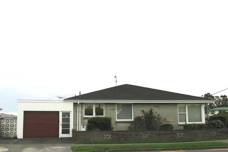 Photo of property in 35 Percy Cameron Street, Avalon, Lower Hutt, 5011