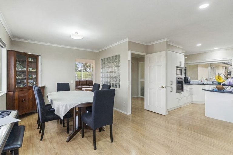 Photo of property in 24 Corta Bella Place, Golflands, Auckland, 2013