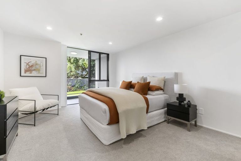 Photo of property in 5c The Promenade, Takapuna, Auckland, 0622