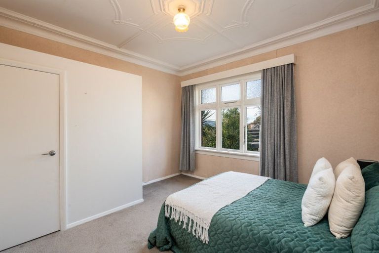 Photo of property in 84 Hazelhurst Pass, Caversham, Dunedin, 9012