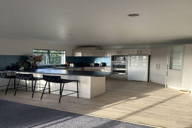 Photo of property in 2/840 Whangaparaoa Road, Manly, Whangaparaoa, 0930