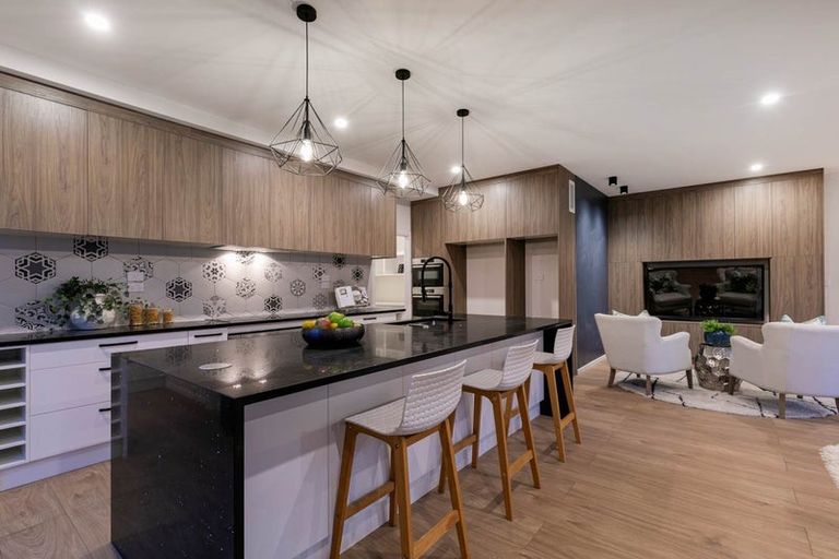 Photo of property in 11 Taraire Place, Orewa, 0931