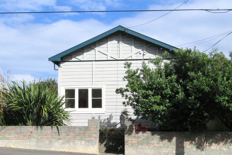 Photo of property in 84 Russell Terrace, Berhampore, Wellington, 6023