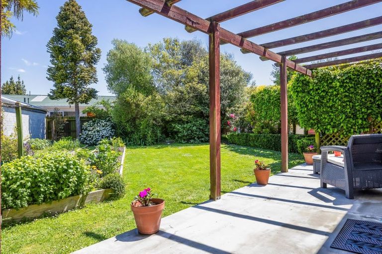 Photo of property in 6 Nyoli Street, Northcote, Christchurch, 8052