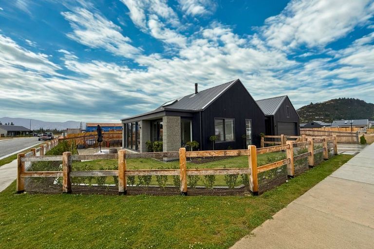 Photo of property in 2 Moonstone Street, Albert Town, Wanaka, 9305