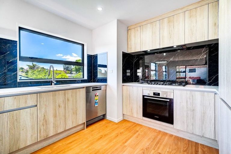 Photo of property in 74b Awaroa Road, Sunnyvale, Auckland, 0612