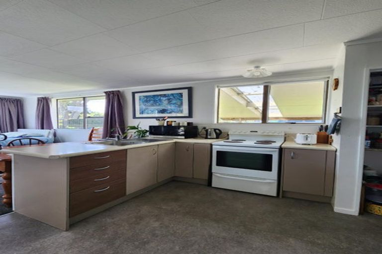 Photo of property in 71 Mcfarlane Street, Oakura, 4314