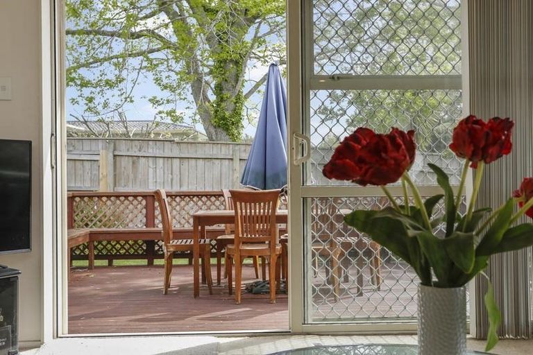 Photo of property in 127d Parrs Cross Road, Glen Eden, Auckland, 0612