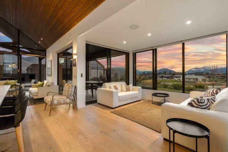 Photo of property in 2 Mccaw Mews, Wanaka, 9305