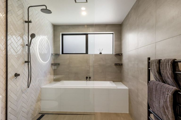 Photo of property in 66 Spur Ridge Rise, Jacks Point, 9371