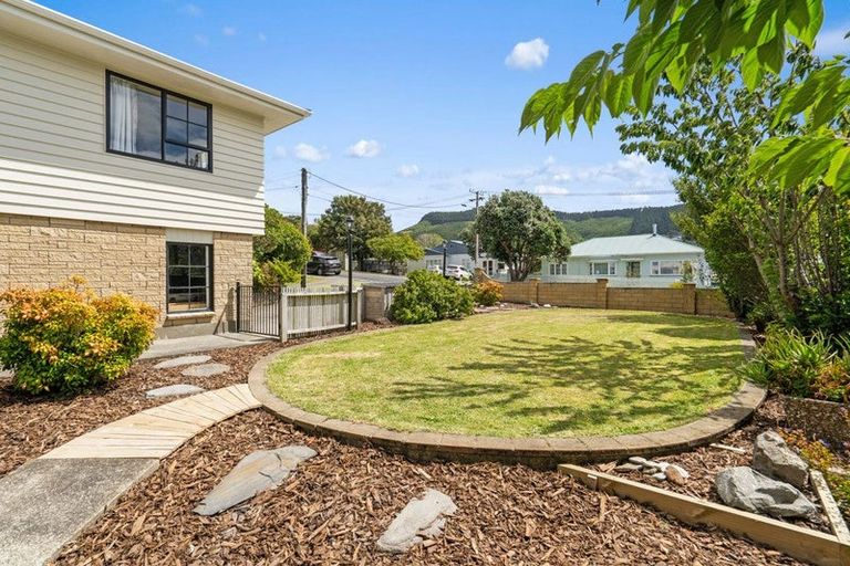 Photo of property in 25 Ngatitoa Street, Tawa, Wellington, 5028