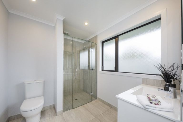 Photo of property in 5 Grand Oaks Drive, Awapuni, Palmerston North, 4412