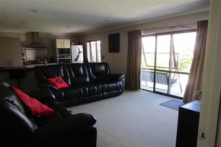 Photo of property in 4 Diamond Grove, Brown Owl, Upper Hutt, 5018