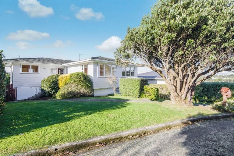 Photo of property in 28 Fairburn Grove, Johnsonville, Wellington, 6037