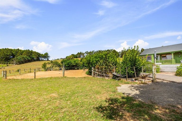 Photo of property in 321 Muriwai Valley Road, Muriwai, Waimauku, 0881