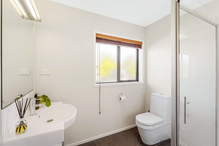 Photo of property in 43 Percy Kinsman Crescent, Riverstone Terraces, Upper Hutt, 5018