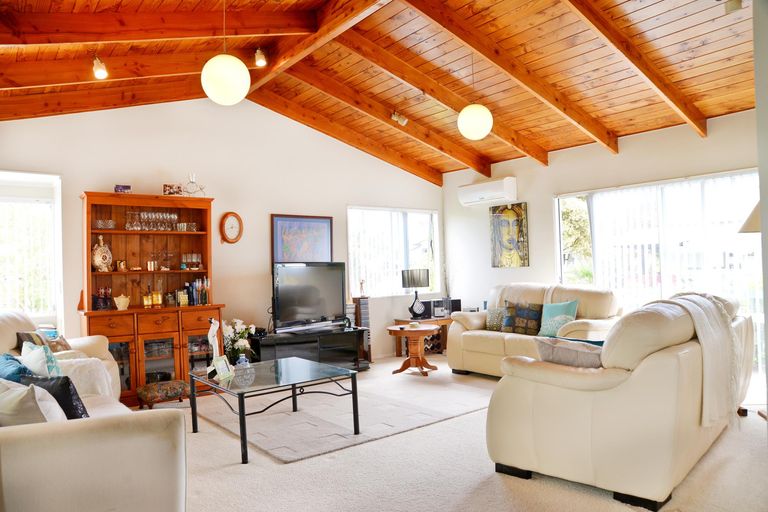 Photo of property in 4 Dalmahoy Place, Wattle Downs, Auckland, 2103