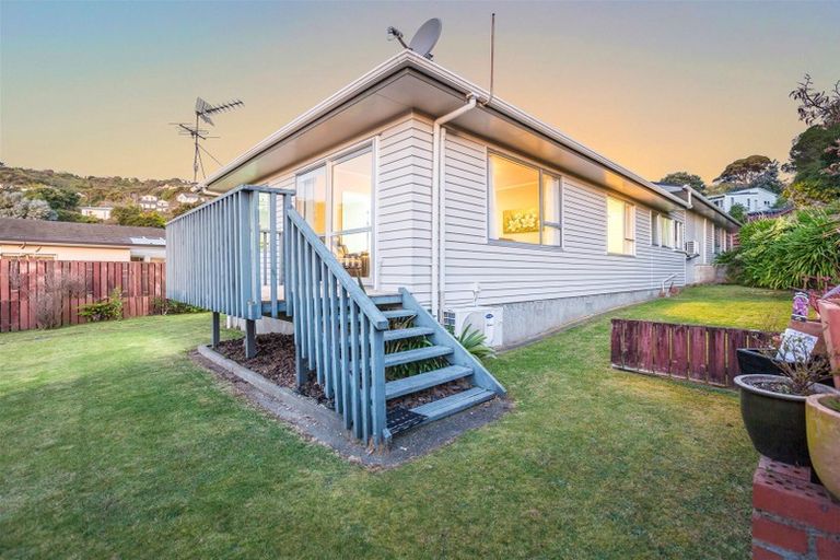 Photo of property in 6b Yarrow Place, Papakowhai, Porirua, 5024