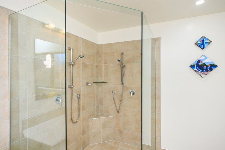 Photo of property in 70 Pacific Drive, Fitzherbert, Palmerston North, 4410