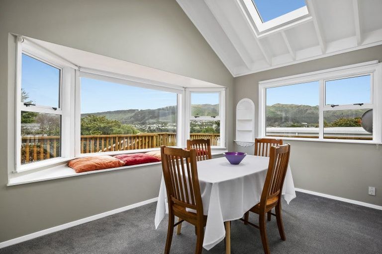 Photo of property in 28 Raroa Terrace, Tawa, Wellington, 5028