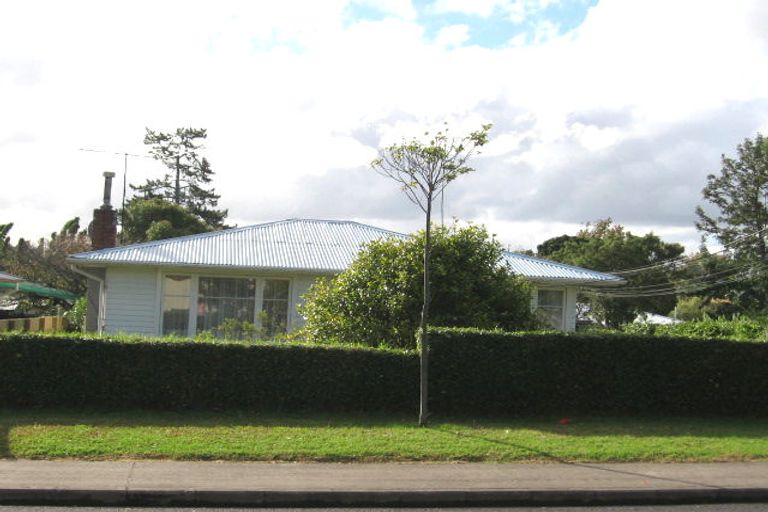 Photo of property in 11 Amberley Avenue, Te Atatu South, Auckland, 0610
