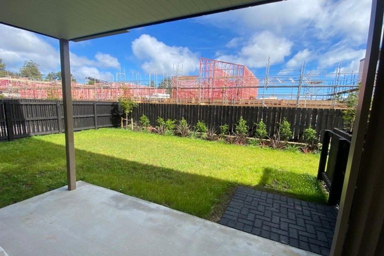Photo of property in 4/5g Newelm Lane, Flat Bush, Auckland, 2019